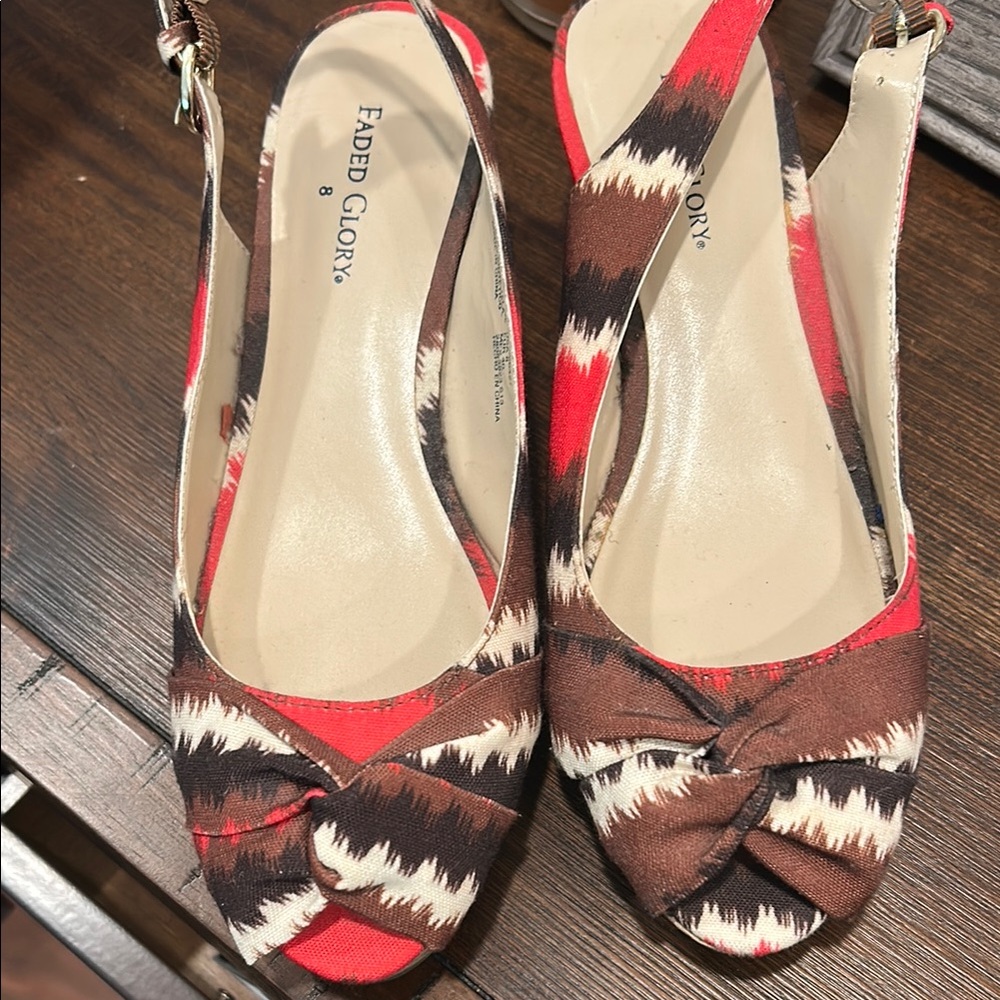 Faded Glory Red and Brown Sandals Stylish Comfort